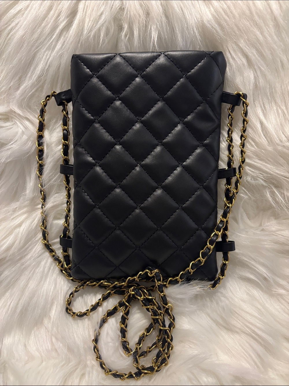 Chic Black Quilted Crossbody with Gold Chain Strap - Picture 3 of 8